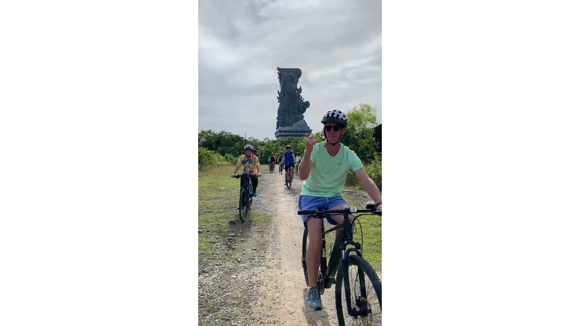 Signature Coastal E-Bike Tour Pandawa Cliff Bali - UNIKAT premium private adventure