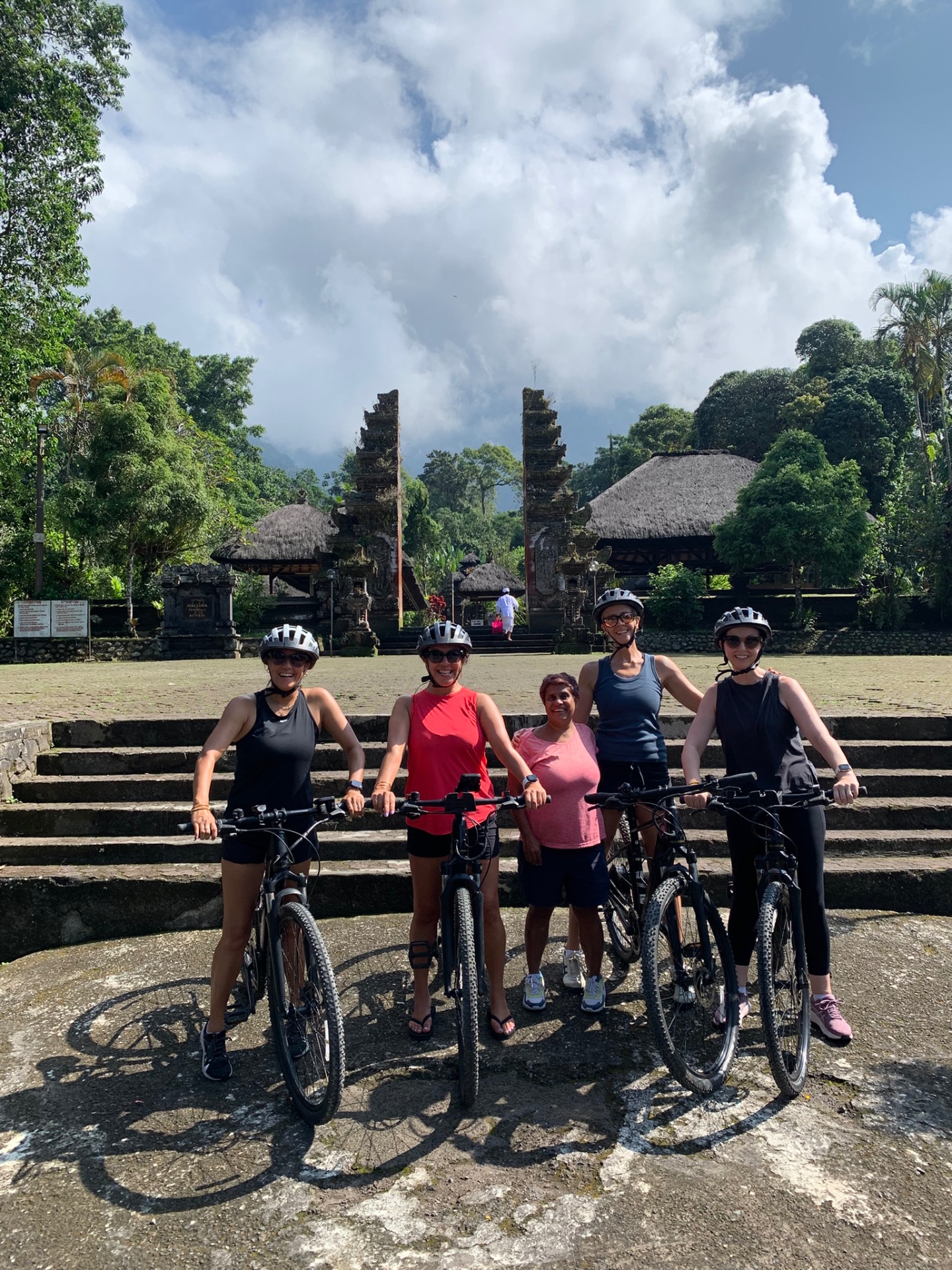 UNIKAT e-bike group enjoying the Bali Green Escape full-day adventure — families, friends and couples of all ages