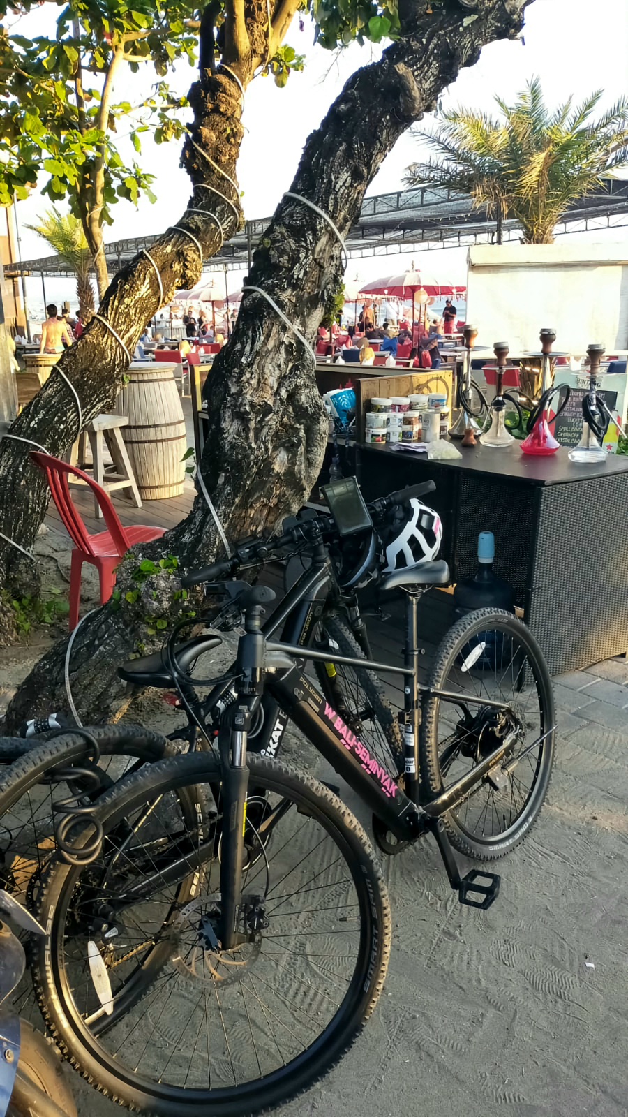 UNIKAT E-Bike parked at a beachfront bar in Seminyak with ocean views